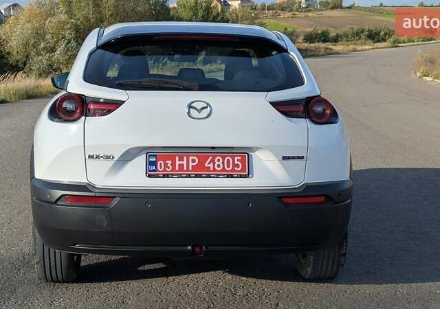 Белый Мазда MX-30, объемом двигателя 0 л и пробегом 105 тыс. км за 13800 $, фото 73 на Automoto.ua