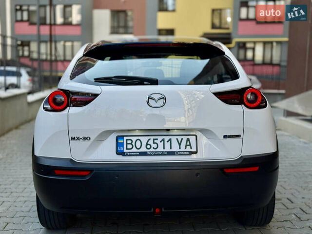 Белый Мазда MX-30, объемом двигателя 0 л и пробегом 64 тыс. км за 14000 $, фото 9 на Automoto.ua