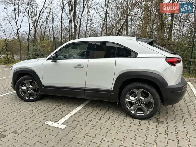 Белый Мазда MX-30, объемом двигателя 0 л и пробегом 69 тыс. км за 14100 $, фото 10 на Automoto.ua