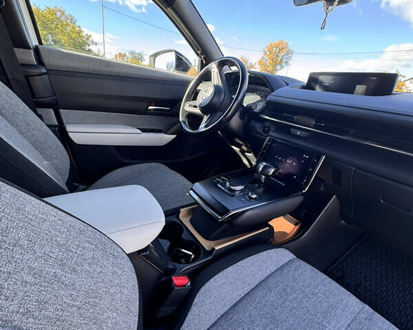 Мазда MX-30 2021 в Киеве на Automoto.ua Белый Мазда MX-30, объемом двигателя 0 л и пробегом 24 тыс. км за 15500 $, фото 24 на Automoto.ua