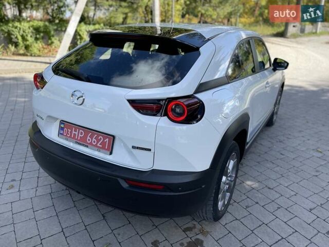 Белый Мазда MX-30, объемом двигателя 0 л и пробегом 26 тыс. км за 14400 $, фото 14 на Automoto.ua