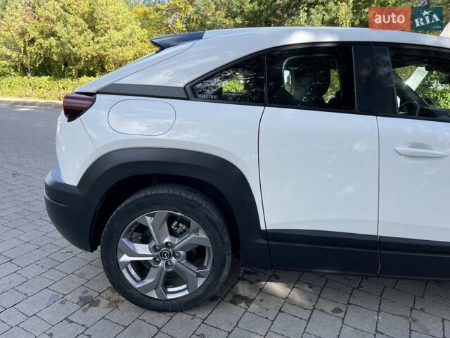 Белый Мазда MX-30, объемом двигателя 0 л и пробегом 26 тыс. км за 14400 $, фото 12 на Automoto.ua