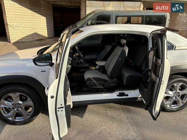 Білий Мазда MX-30, об'ємом двигуна 0 л та пробігом 41 тис. км за 14700 $, фото 2 на Automoto.ua