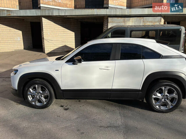 Білий Мазда MX-30, об'ємом двигуна 0 л та пробігом 41 тис. км за 14700 $, фото 5 на Automoto.ua