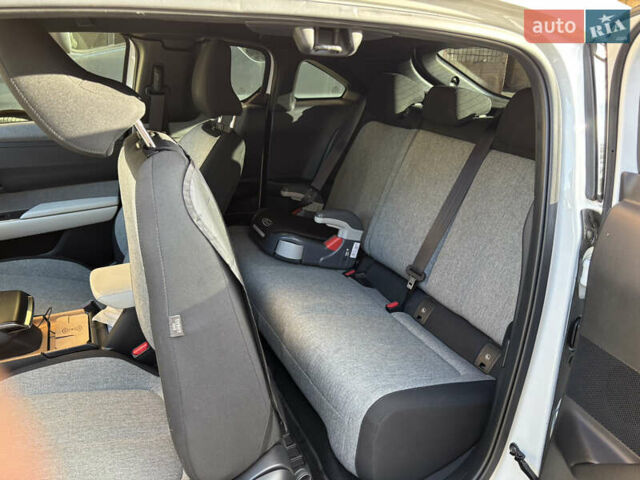 Білий Мазда MX-30, об'ємом двигуна 0 л та пробігом 41 тис. км за 14700 $, фото 4 на Automoto.ua