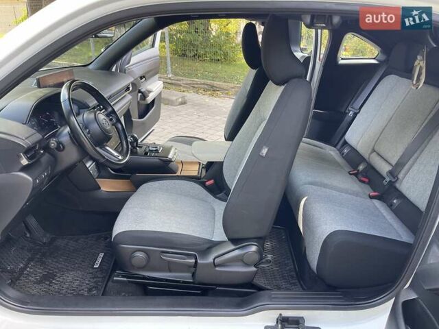 Белый Мазда MX-30, объемом двигателя 0 л и пробегом 26 тыс. км за 14400 $, фото 46 на Automoto.ua