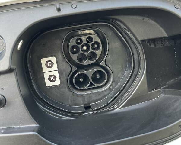 Белый Мазда MX-30, объемом двигателя 0 л и пробегом 26 тыс. км за 14400 $, фото 38 на Automoto.ua