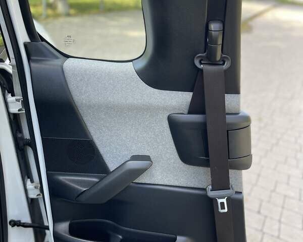 Белый Мазда MX-30, объемом двигателя 0 л и пробегом 26 тыс. км за 14400 $, фото 43 на Automoto.ua