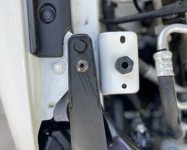 Белый Мазда MX-30, объемом двигателя 0 л и пробегом 26 тыс. км за 14400 $, фото 64 на Automoto.ua