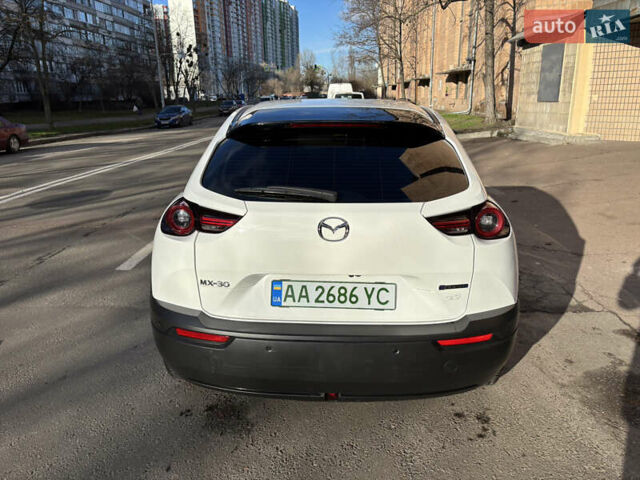 Білий Мазда MX-30, об'ємом двигуна 0 л та пробігом 41 тис. км за 14700 $, фото 6 на Automoto.ua