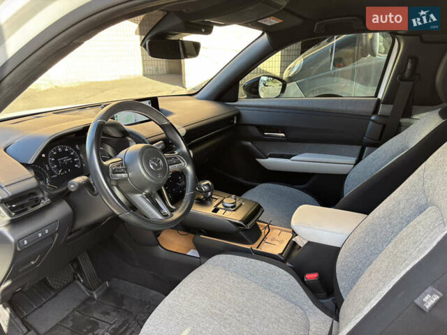 Білий Мазда MX-30, об'ємом двигуна 0 л та пробігом 41 тис. км за 14700 $, фото 3 на Automoto.ua