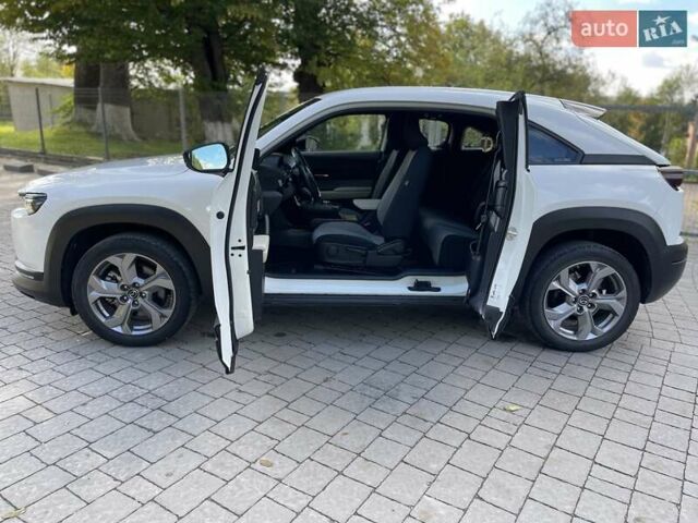 Белый Мазда MX-30, объемом двигателя 0 л и пробегом 26 тыс. км за 14400 $, фото 30 на Automoto.ua