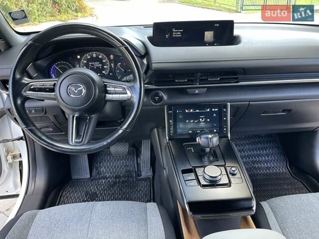 Белый Мазда MX-30, объемом двигателя 0 л и пробегом 26 тыс. км за 14400 $, фото 47 на Automoto.ua