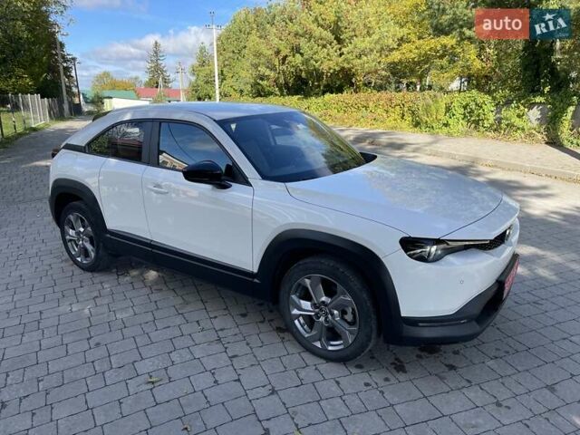 Белый Мазда MX-30, объемом двигателя 0 л и пробегом 26 тыс. км за 14400 $, фото 9 на Automoto.ua