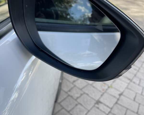 Белый Мазда MX-30, объемом двигателя 0 л и пробегом 26 тыс. км за 14400 $, фото 29 на Automoto.ua