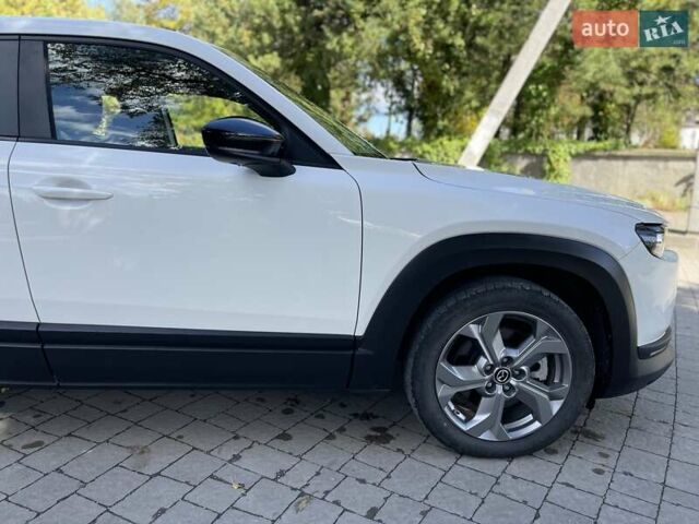 Белый Мазда MX-30, объемом двигателя 0 л и пробегом 26 тыс. км за 14400 $, фото 11 на Automoto.ua
