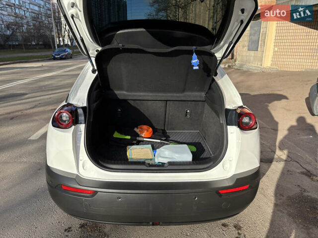 Білий Мазда MX-30, об'ємом двигуна 0 л та пробігом 41 тис. км за 14700 $, фото 9 на Automoto.ua