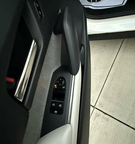 Белый Мазда MX-30, объемом двигателя 0 л и пробегом 27 тыс. км за 14700 $, фото 17 на Automoto.ua