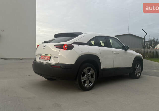 Белый Мазда MX-30, объемом двигателя 0 л и пробегом 27 тыс. км за 14700 $, фото 3 на Automoto.ua