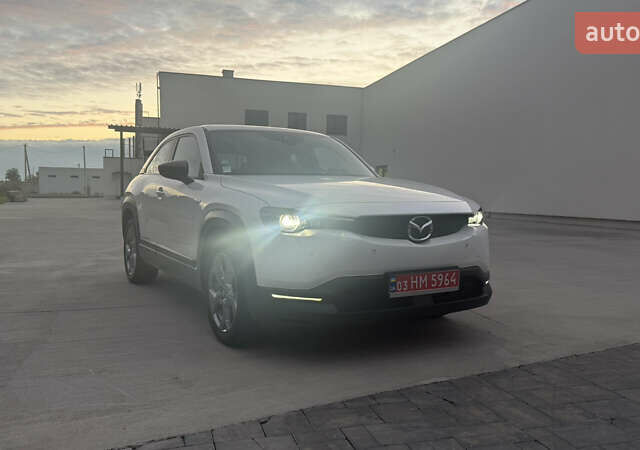 Белый Мазда MX-30, объемом двигателя 0 л и пробегом 27 тыс. км за 14700 $, фото 2 на Automoto.ua