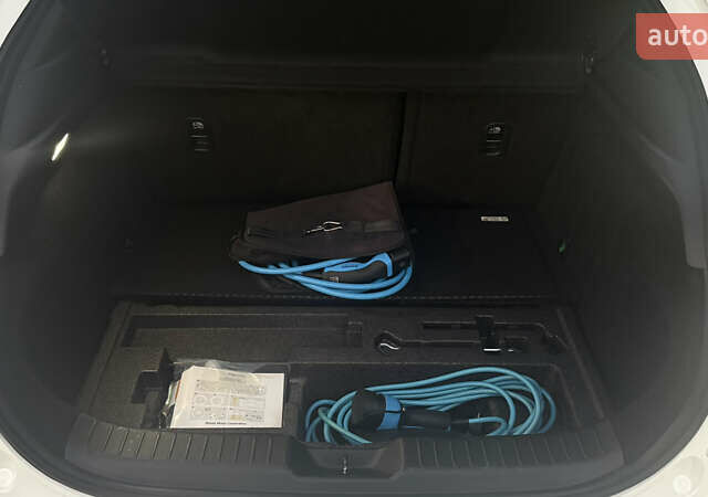 Белый Мазда MX-30, объемом двигателя 0 л и пробегом 27 тыс. км за 14700 $, фото 10 на Automoto.ua