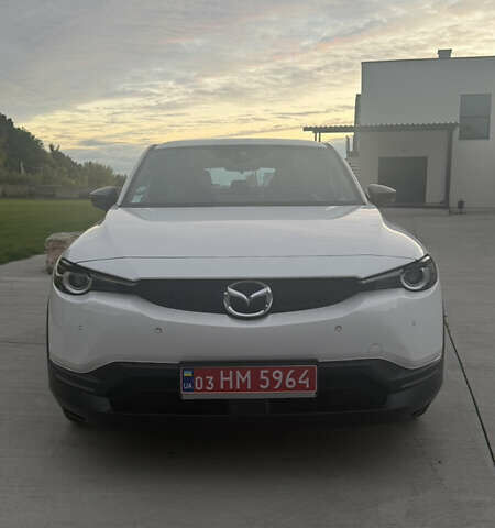 Белый Мазда MX-30, объемом двигателя 0 л и пробегом 27 тыс. км за 14700 $, фото 6 на Automoto.ua