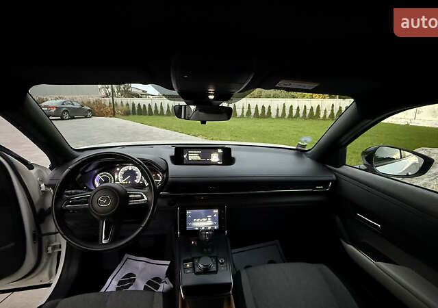 Белый Мазда MX-30, объемом двигателя 0 л и пробегом 27 тыс. км за 14700 $, фото 14 на Automoto.ua