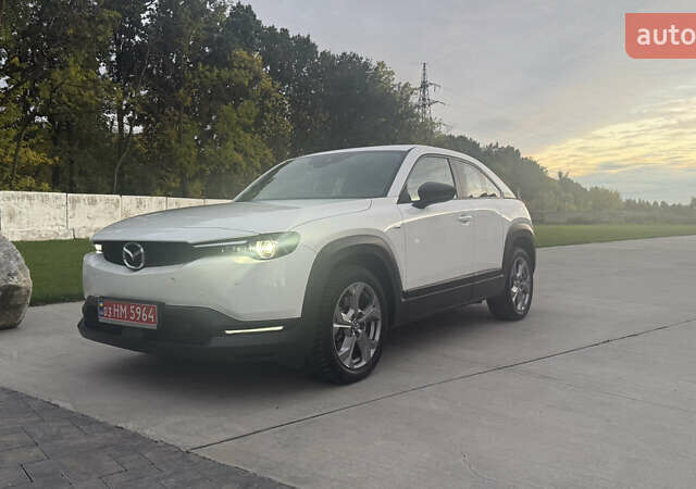 Белый Мазда MX-30, объемом двигателя 0 л и пробегом 27 тыс. км за 14700 $, фото 1 на Automoto.ua