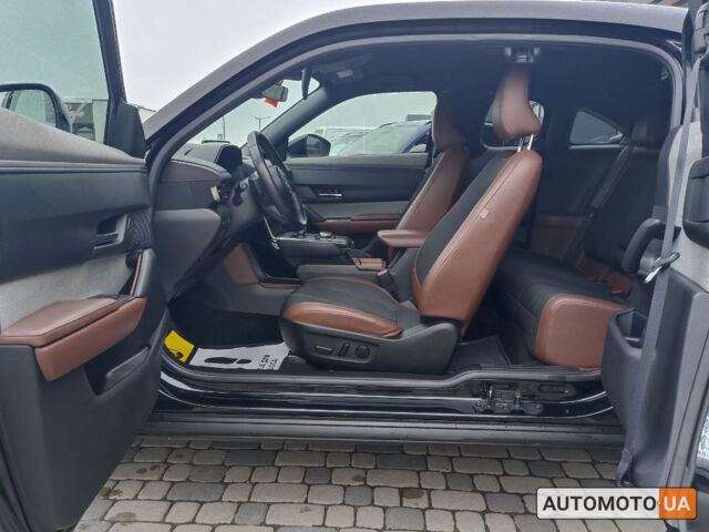 Черный Мазда MX-30, объемом двигателя 36 л и пробегом 25 тыс. км за 20500 $, фото 9 на Automoto.ua