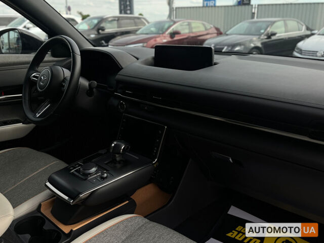Черный Мазда MX-30, объемом двигателя 35 л и пробегом 45 тыс. км за 16999 $, фото 24 на Automoto.ua