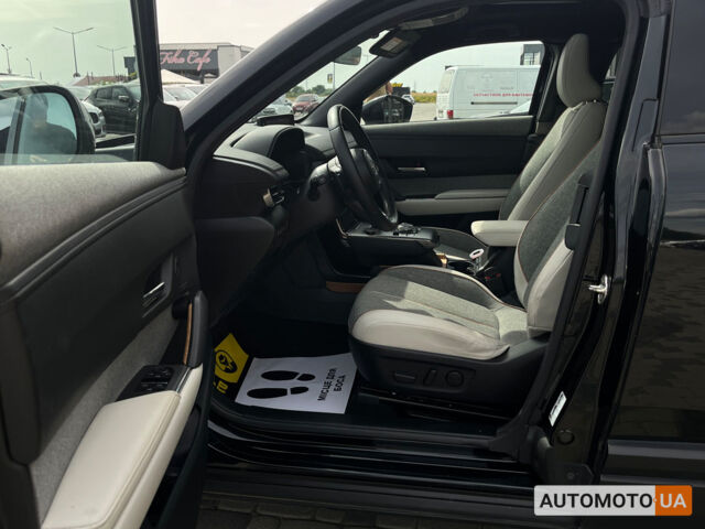 Черный Мазда MX-30, объемом двигателя 35 л и пробегом 45 тыс. км за 16999 $, фото 8 на Automoto.ua