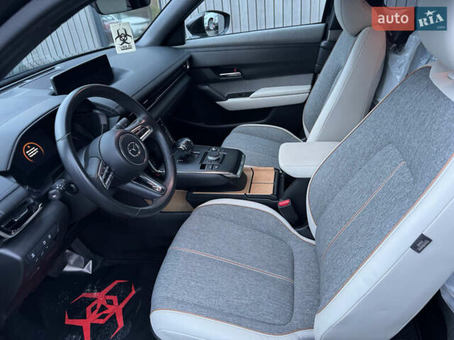 Черный Мазда MX-30, объемом двигателя 0 л и пробегом 68 тыс. км за 14500 $, фото 9 на Automoto.ua