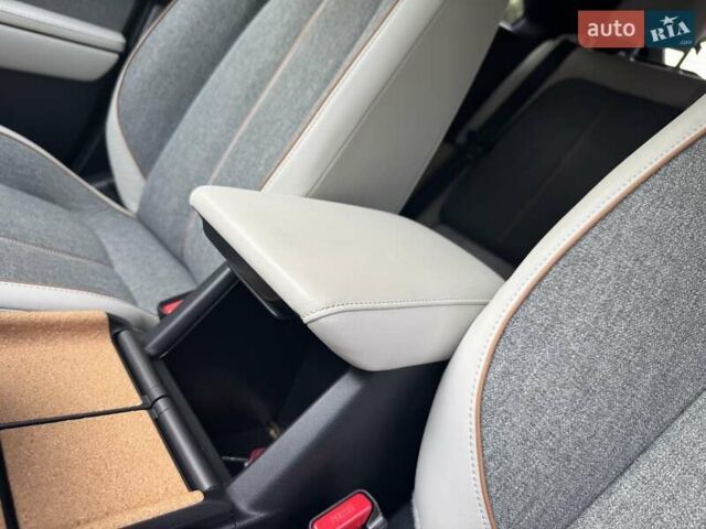 Черный Мазда MX-30, объемом двигателя 0 л и пробегом 38 тыс. км за 14600 $, фото 80 на Automoto.ua