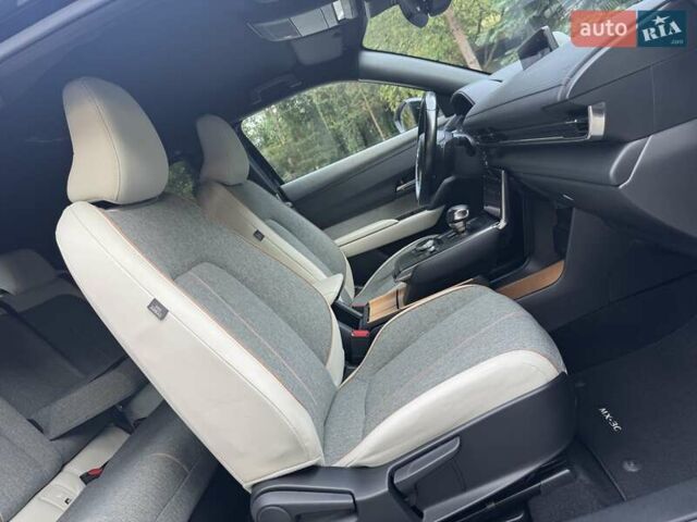 Черный Мазда MX-30, объемом двигателя 0 л и пробегом 38 тыс. км за 14600 $, фото 101 на Automoto.ua