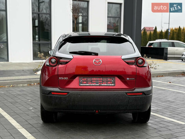 Красный Мазда MX-30, объемом двигателя 0 л и пробегом 87 тыс. км за 14400 $, фото 4 на Automoto.ua