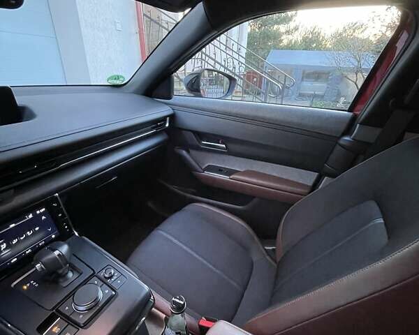 Красный Мазда MX-30, объемом двигателя 0 л и пробегом 17 тыс. км за 17000 $, фото 4 на Automoto.ua