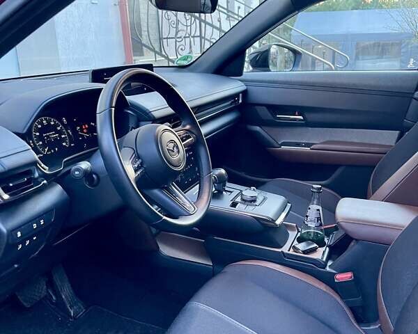 Красный Мазда MX-30, объемом двигателя 0 л и пробегом 17 тыс. км за 17000 $, фото 2 на Automoto.ua