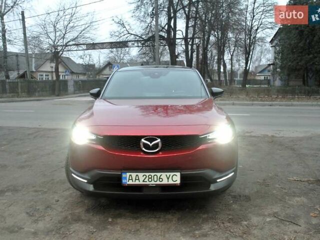 Красный Мазда MX-30, объемом двигателя 0 л и пробегом 13 тыс. км за 17900 $, фото 3 на Automoto.ua