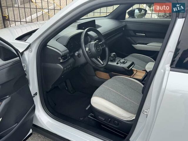 Серый Мазда MX-30, объемом двигателя 0 л и пробегом 115 тыс. км за 13900 $, фото 8 на Automoto.ua