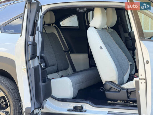 Сірий Мазда MX-30, об'ємом двигуна 0 л та пробігом 55 тис. км за 14800 $, фото 2 на Automoto.ua