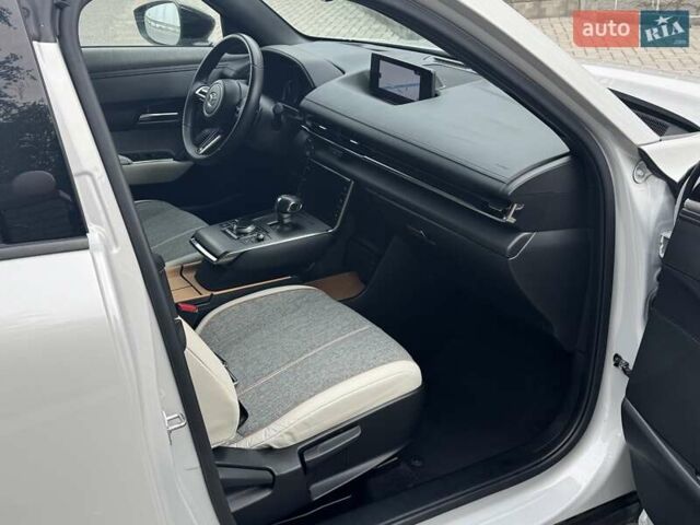 Серый Мазда MX-30, объемом двигателя 0 л и пробегом 115 тыс. км за 13900 $, фото 16 на Automoto.ua