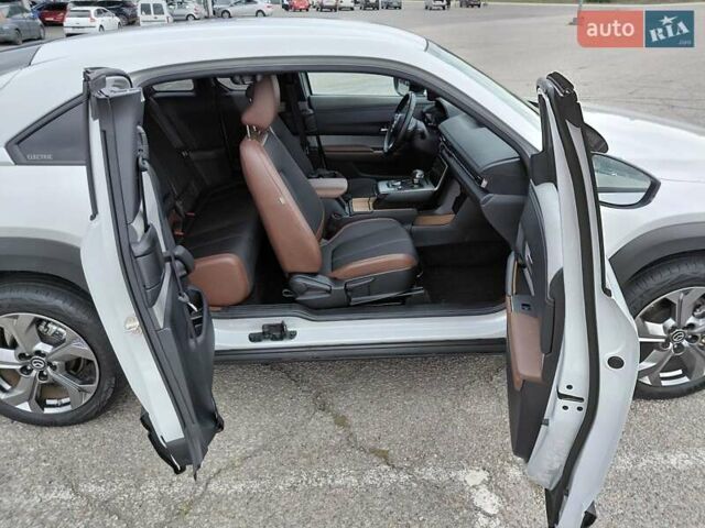 Сірий Мазда MX-30, об'ємом двигуна 0 л та пробігом 109 тис. км за 14000 $, фото 11 на Automoto.ua