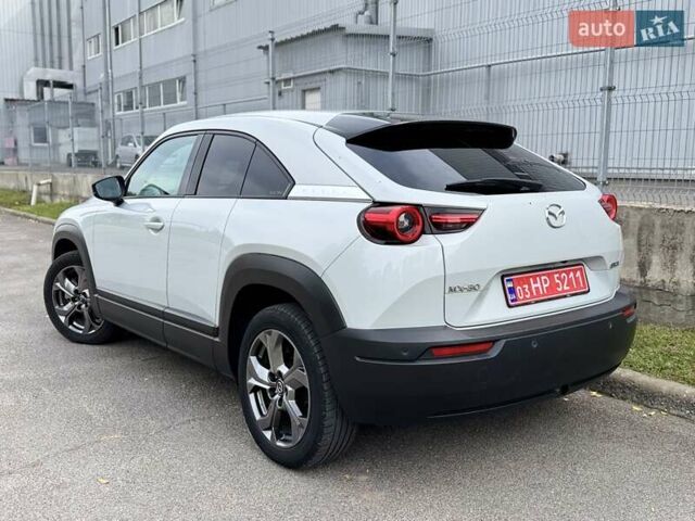 Серый Мазда MX-30, объемом двигателя 0 л и пробегом 115 тыс. км за 13900 $, фото 2 на Automoto.ua