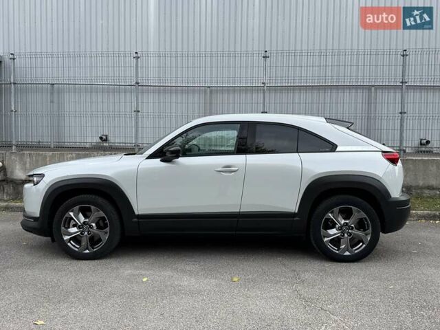 Серый Мазда MX-30, объемом двигателя 0 л и пробегом 115 тыс. км за 13900 $, фото 4 на Automoto.ua