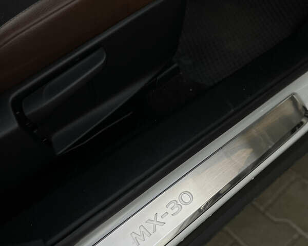 Сірий Мазда MX-30, об'ємом двигуна 0 л та пробігом 42 тис. км за 19500 $, фото 33 на Automoto.ua