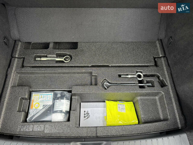 Серый Мазда MX-30, объемом двигателя 0 л и пробегом 43 тыс. км за 14499 $, фото 96 на Automoto.ua