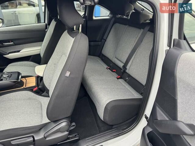 Серый Мазда MX-30, объемом двигателя 0 л и пробегом 65 тыс. км за 14500 $, фото 28 на Automoto.ua