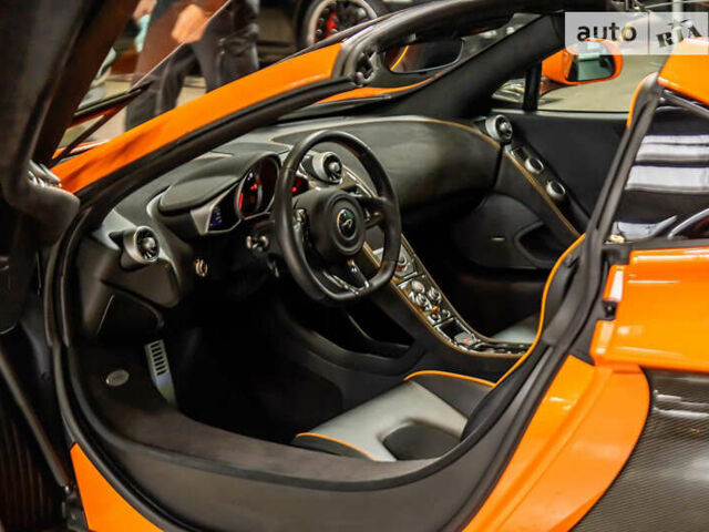 Оранжевый МакЛарен 650С, объемом двигателя 3.5 л и пробегом 9 тыс. км за 200000 $, фото 4 на Automoto.ua