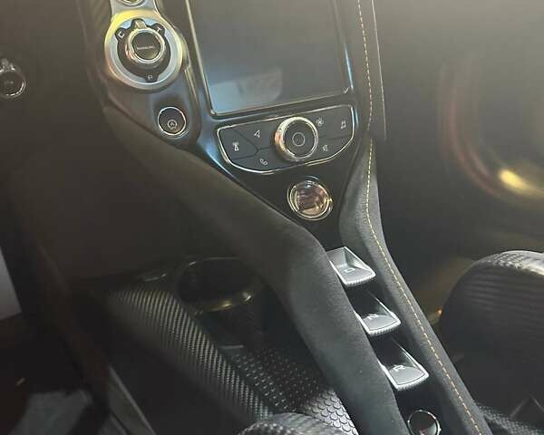 Оранжевый МакЛарен 765, объемом двигателя 3.99 л и пробегом 2 тыс. км за 484068 $, фото 12 на Automoto.ua