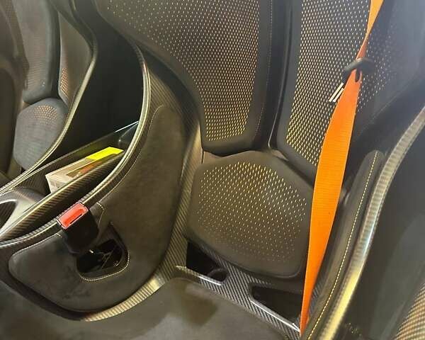 Оранжевый МакЛарен 765, объемом двигателя 3.99 л и пробегом 2 тыс. км за 484068 $, фото 8 на Automoto.ua